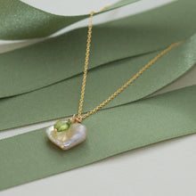 Load image into Gallery viewer, Keshi Pearl & Peridot Necklace