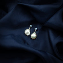 Load image into Gallery viewer, Topaz and Barouqe Pearls Drop Earrings