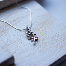 Load image into Gallery viewer, Leaves Pendant Necklace