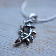 Load image into Gallery viewer, Leaves Pendant Necklace