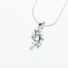 Load image into Gallery viewer, Leaves Pendant Necklace